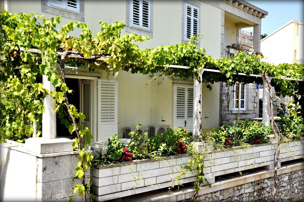 Apartments Lumbarda Exterior foto